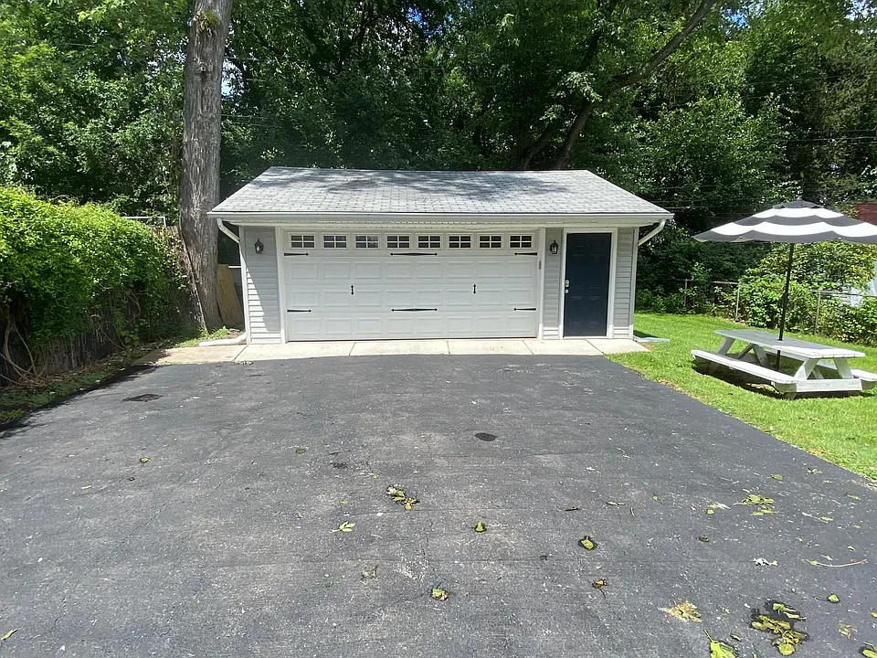 garage 1 space