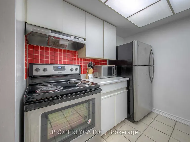 1001 Bay St #2107 — Photo 4