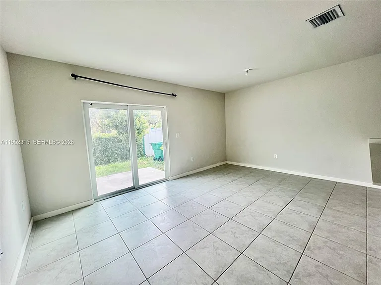 1045 NW 4th Ter #1045 — Photo 8