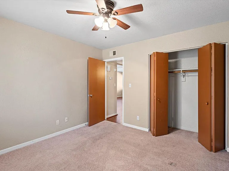 510 W University Dr — Photo 8