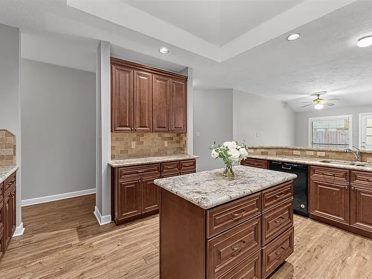 16414 Dawncrest Way — Photo 12