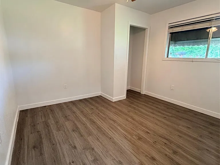 2426 Dupont St — Photo 6