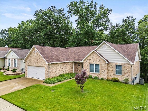 3rd image of 3156 Crystal Lake Dr