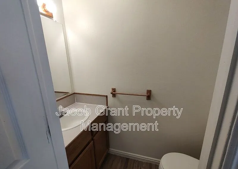 2 bed, 1.5 bath, 1000 sqft, $1,150 — Photo 3