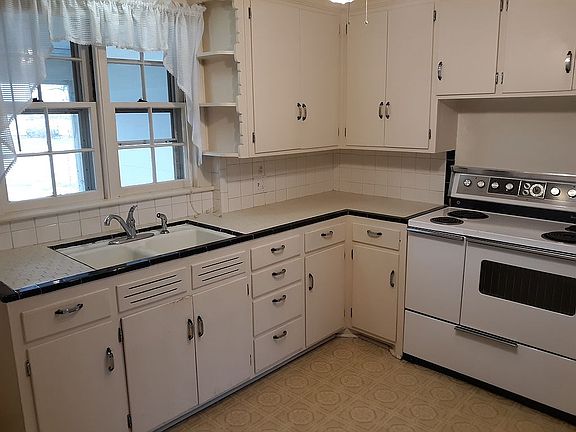 lower unit kitchen
