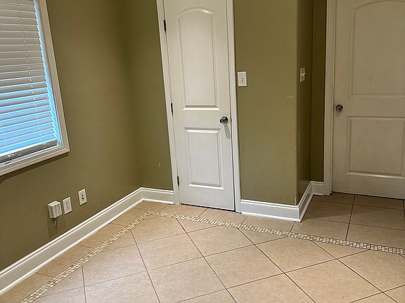 3rd image of 4426 Eve St