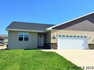 579 Tanzanite Dr, Dubuque, IA 52001