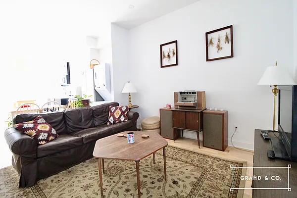 Rented by Grand & Co. | media 3