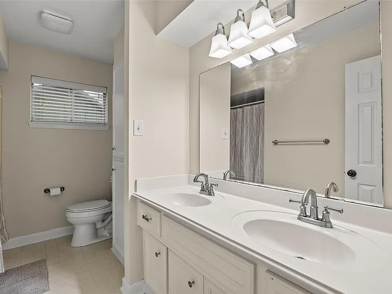 1607 Buescher Dr — Photo 13