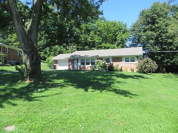 3rd image of 126 Pinehurst Dr