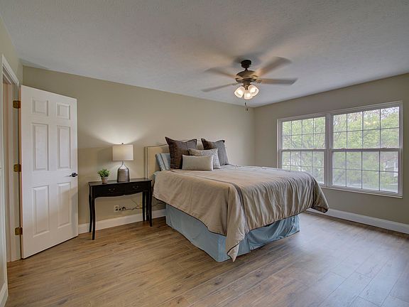 2nd image of 10762 Gleneagle Dr