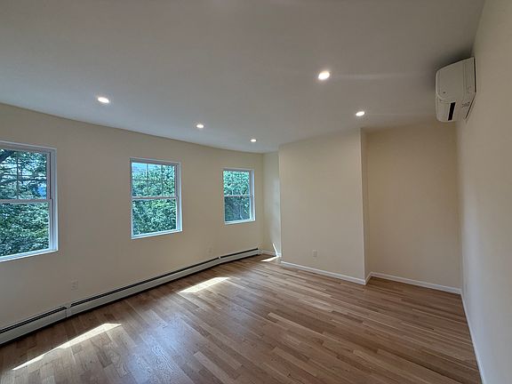 2nd image of 23 Lincoln Ter Floor 2