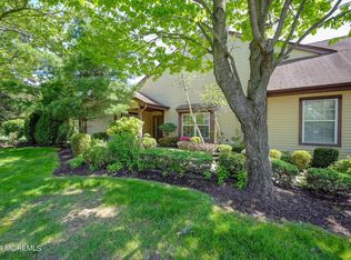 8 Spaulding Dr, Monroe Township, NJ 08831