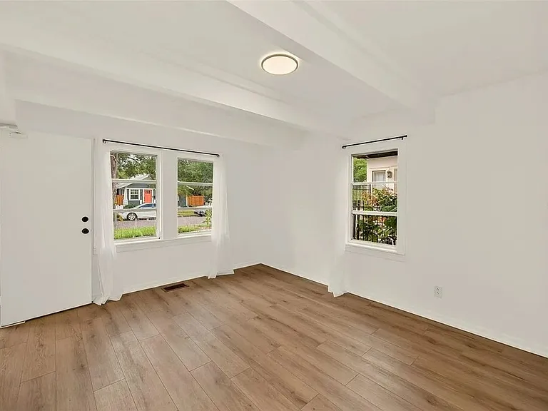 925 16th Ave N #1 — Photo 22