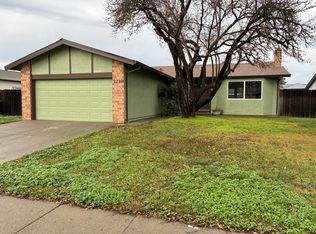1210 W F St, Dixon, CA 95620