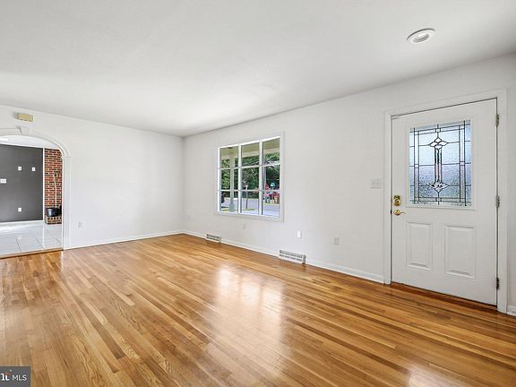 4th image of 48 Johnson Rd