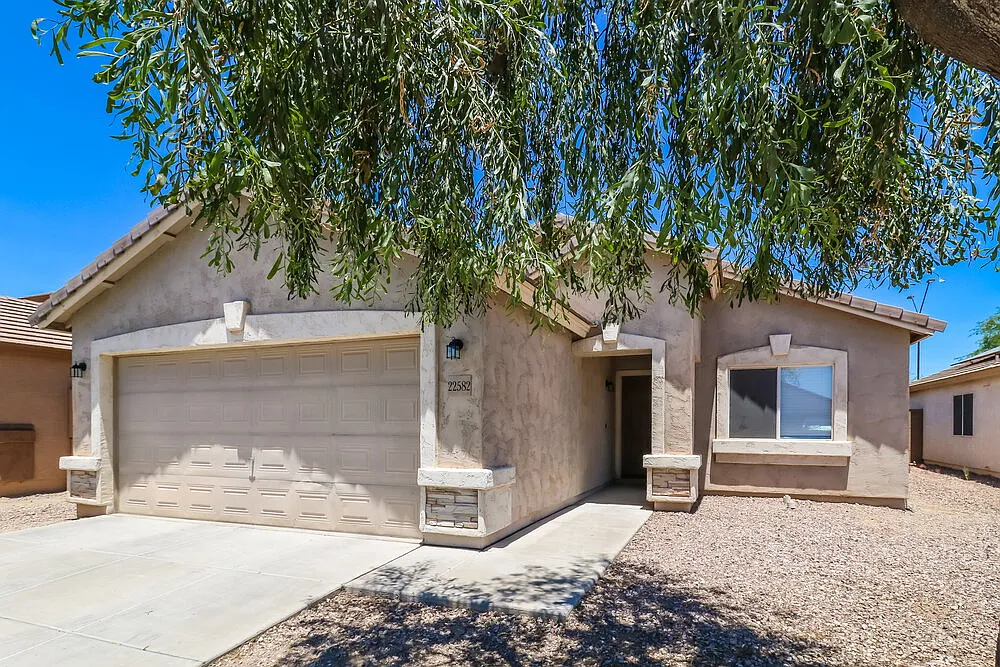 3 bed, 2.0 bath, 1424 sqft, $1,785 — Photo 3