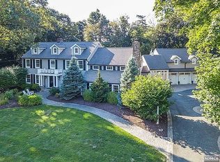 384 Indian Trail Dr, Franklin Lakes, NJ 07417