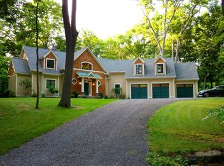15 Peacock Rd, Rhinebeck, NY 12572