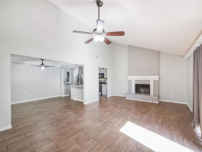 22203 Fincastle Dr — Photo 8