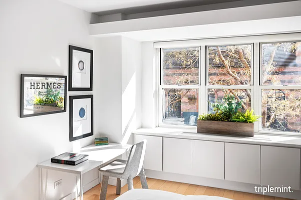 Sold by Triplemint | media 14