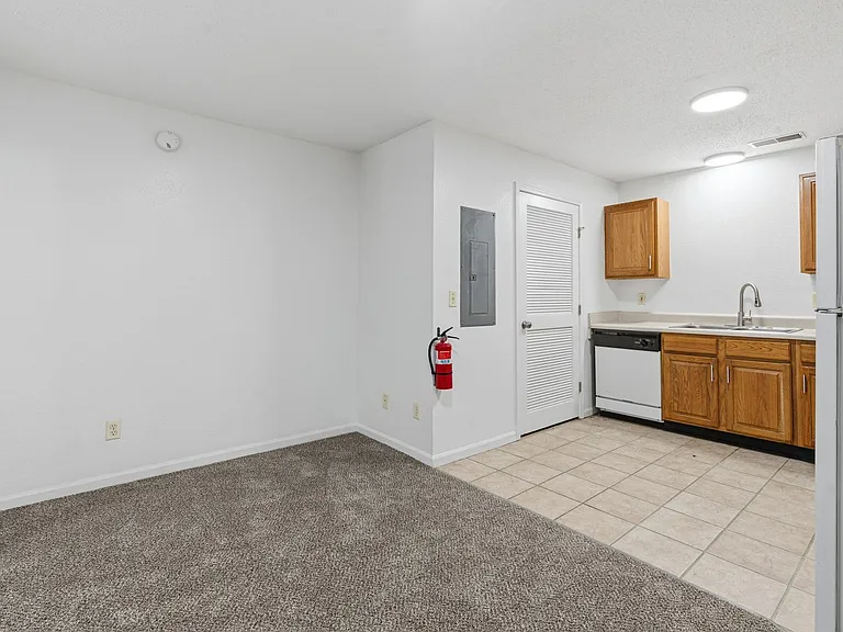 Mid-Town Apartments — Photo 22