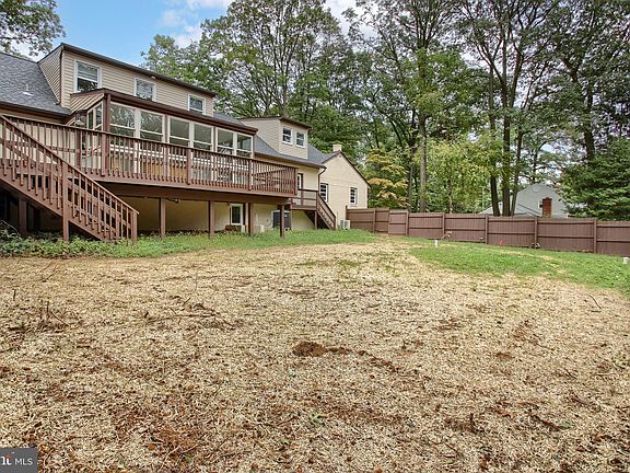 5th image of 1046 W Kings Hwy