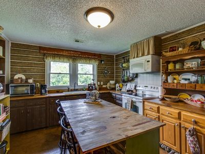 212 Sullivans Bend Rd, Elmwood, TN, 38560