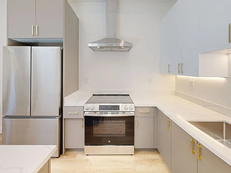 2952 Folsom St — Photo 1