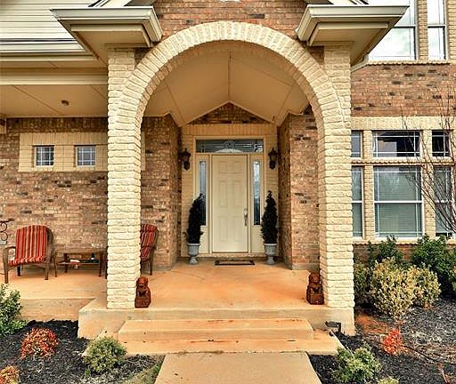 2nd image of 142 Country Pl S