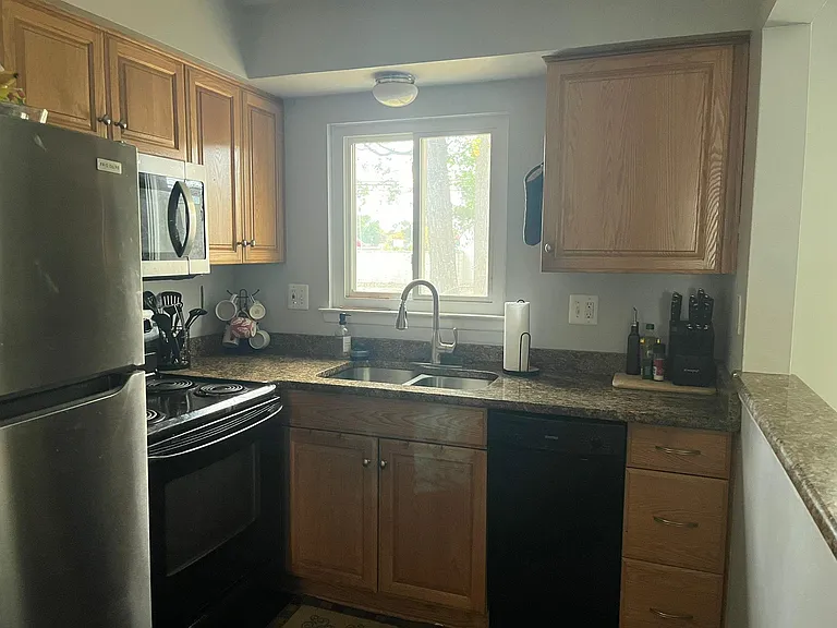 1501 W Farnum Ave — Photo 4