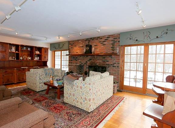 2nd image of 3 Winthrop Dr