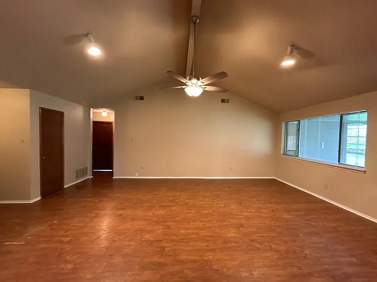 2412 Amber Hill Ln — Photo 8