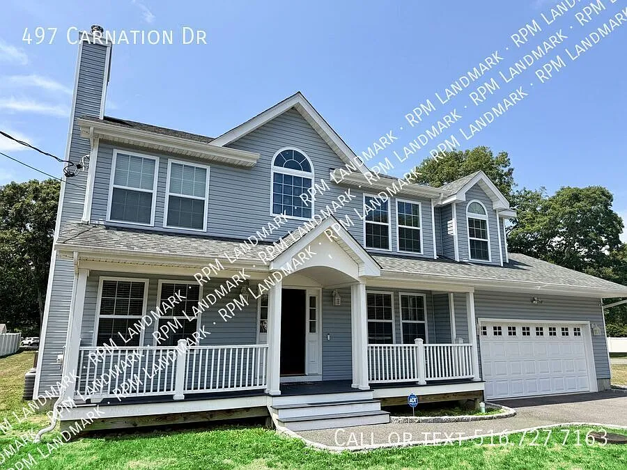 Massive Renovated Home with En-Suite Bath & Electricity included — Photo 1