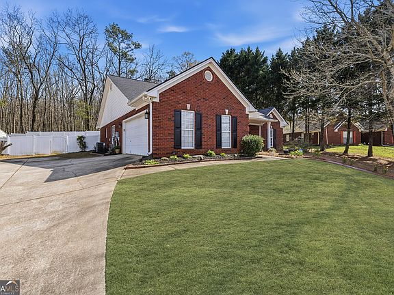 3rd image of 460 Flyway Ln