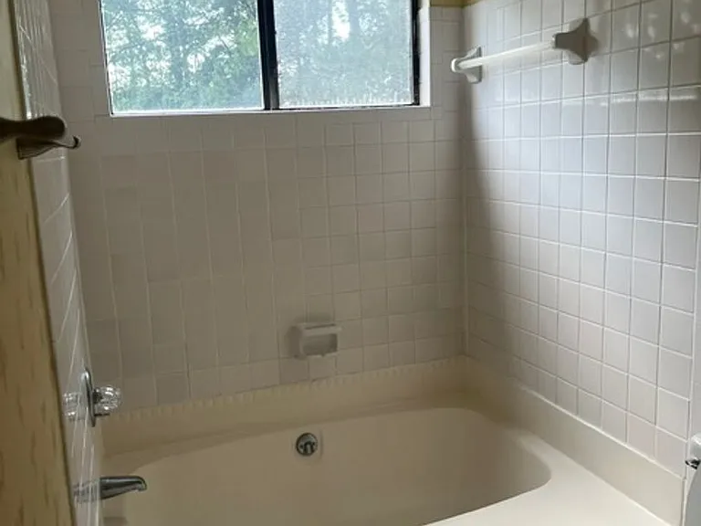 906 Indian Wells Ct — Photo 11