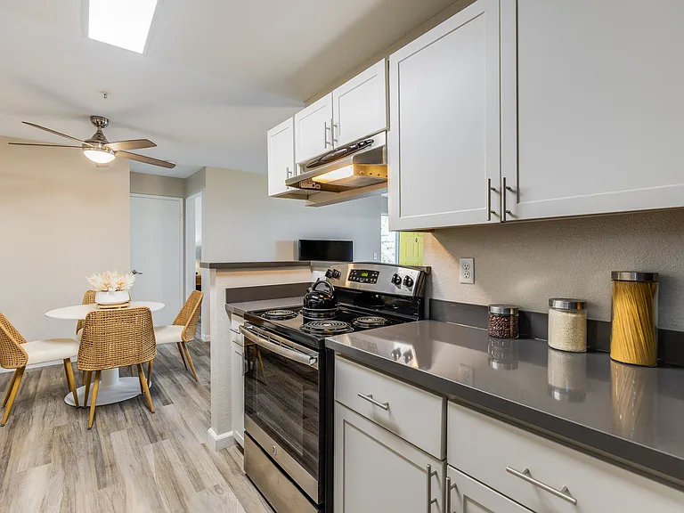 The Dutton Apartments — Photo 9