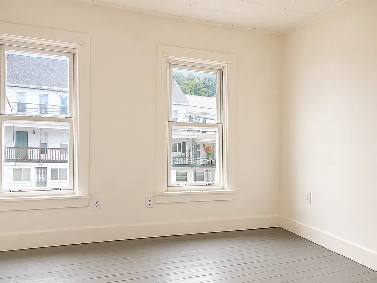 1108 W Walnut St — Photo 6