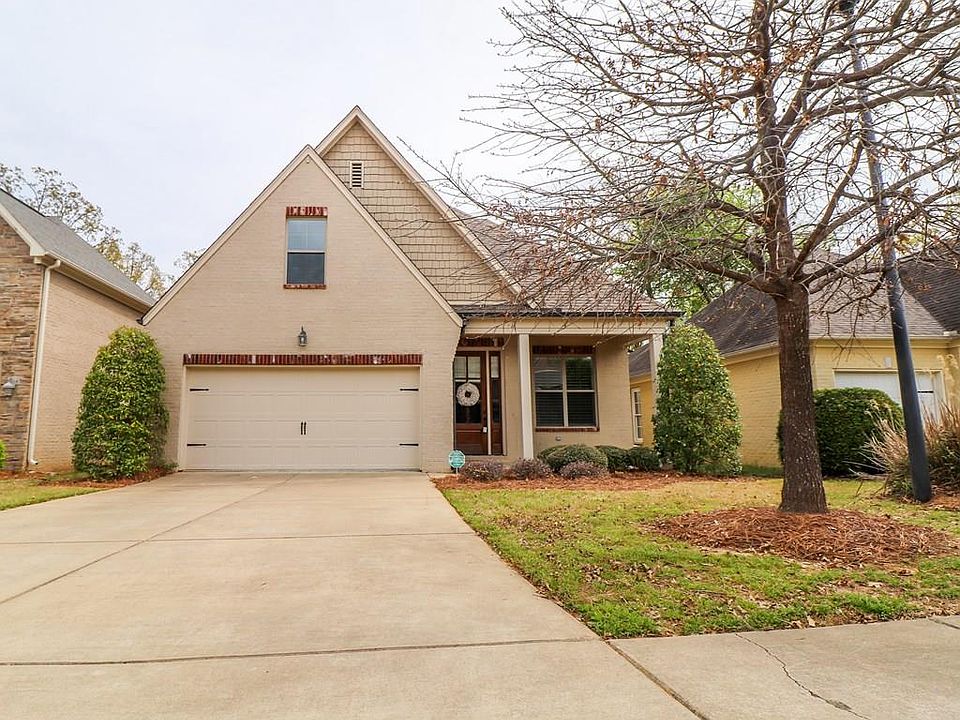 1st image of 121 Westbury Cir