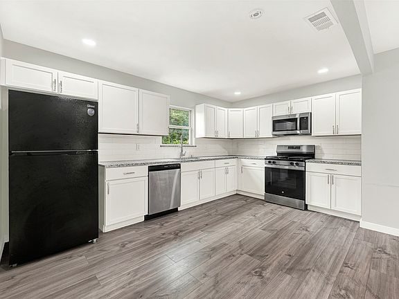 4th image of 1032 Hoke Smith Dr