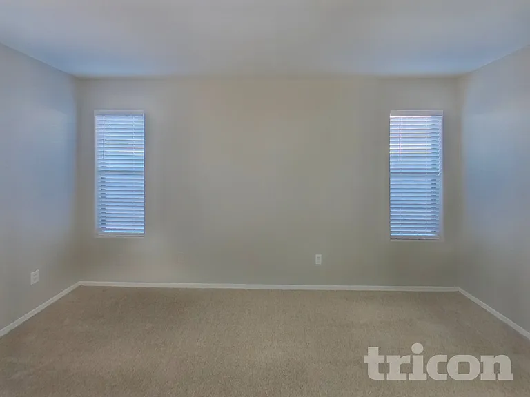 42309 W Desert Fairways Dr — Photo 5