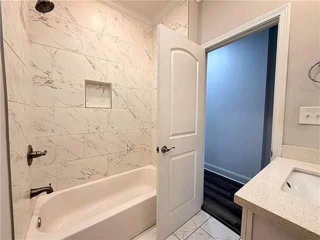 2615 Banks St — Photo 13