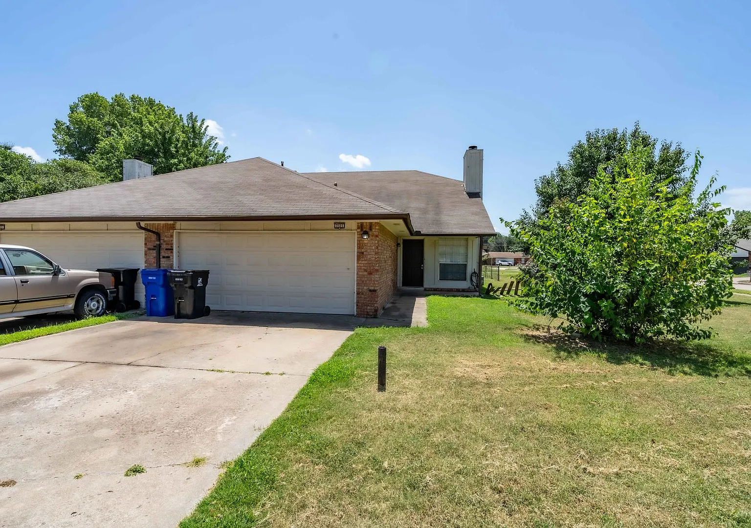 2321 W Galveston St Duplex — Photo 1