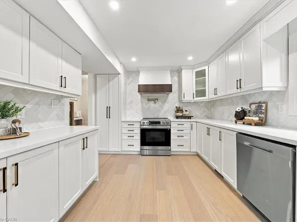 184 Torresdale Ave, Toronto, ON M2R 3E4