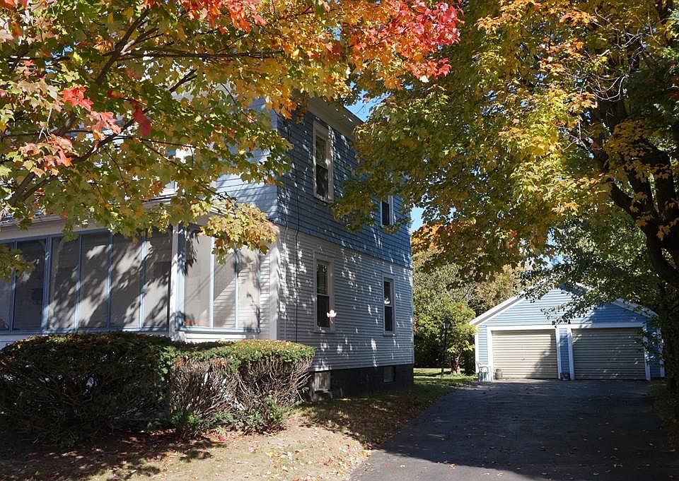 2nd image of 27 Woodbine Ave