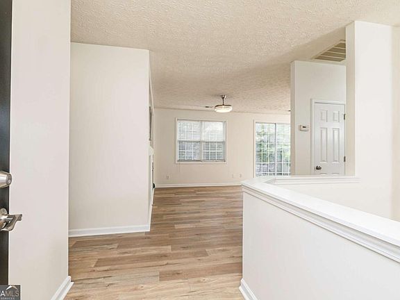 3rd image of 707 Bedford Ct