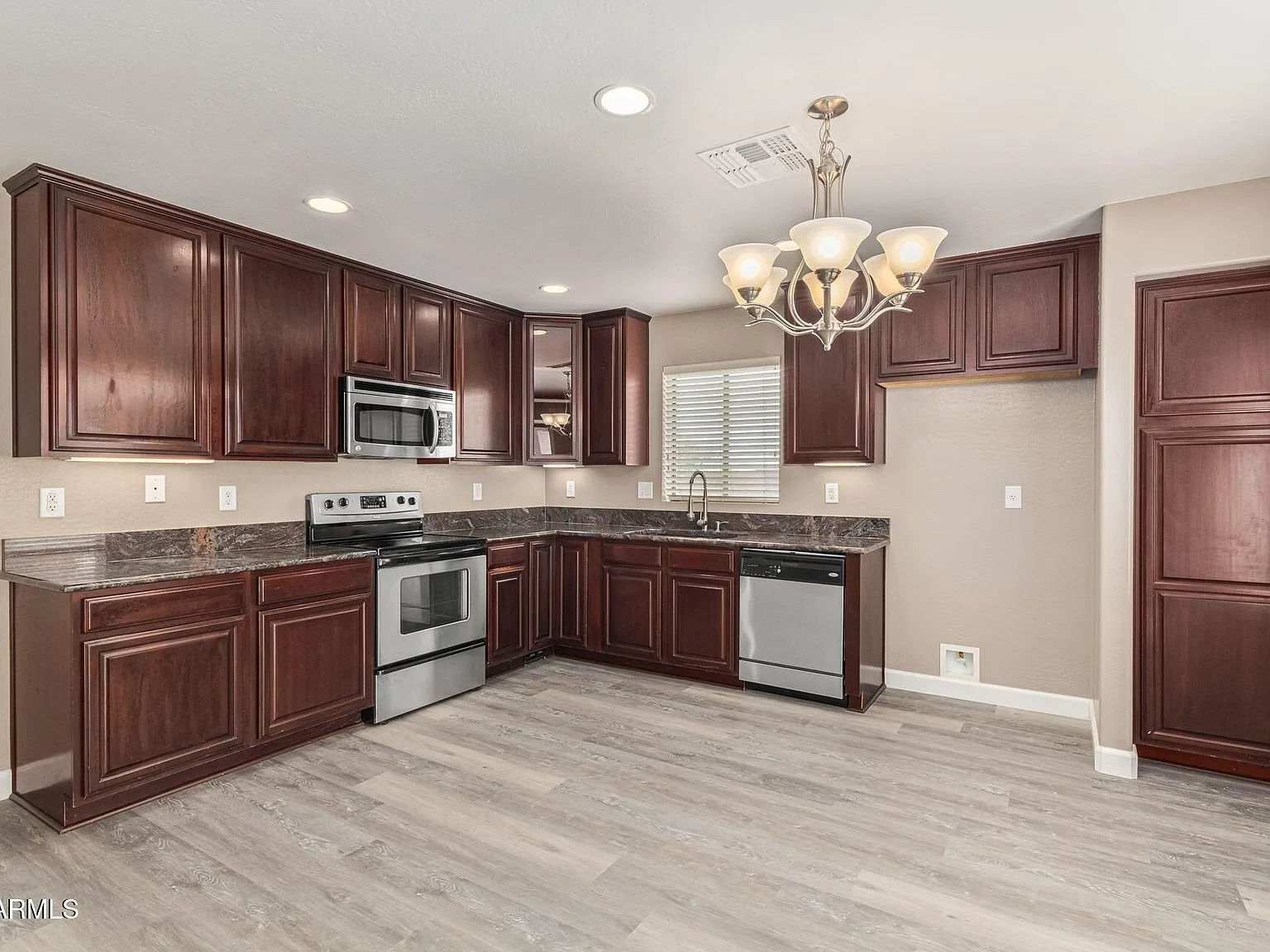 4 bed, 2.5 bath, 1949 sqft, $2,295 — Photo 4