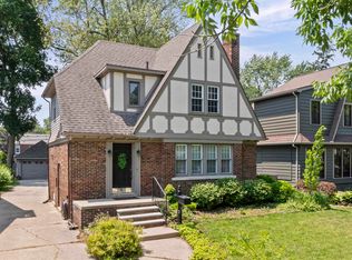 797 Lincoln Rd, Grosse Pointe, MI 48230
