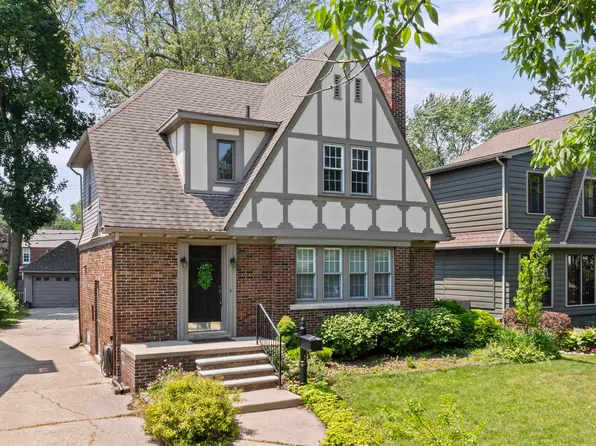797 Lincoln Rd, Grosse Pointe, MI 48230