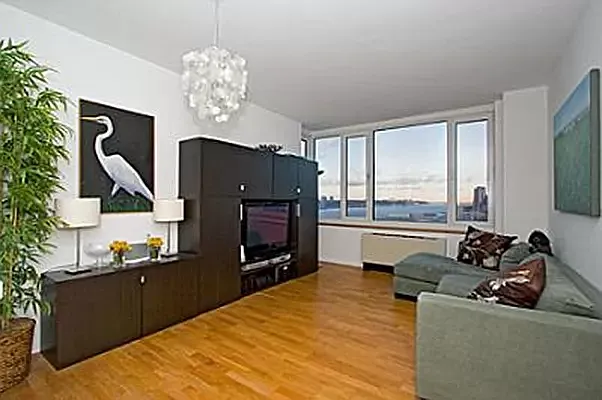 Rented by R New York | media 3